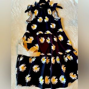 Boutique Dress with yellow flowers size small 🖤💛